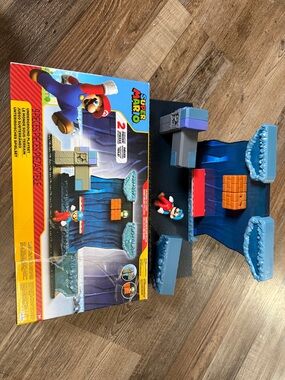 Nintendo Super Mario Blue Ice Cavern Playset with Red Mario Figure